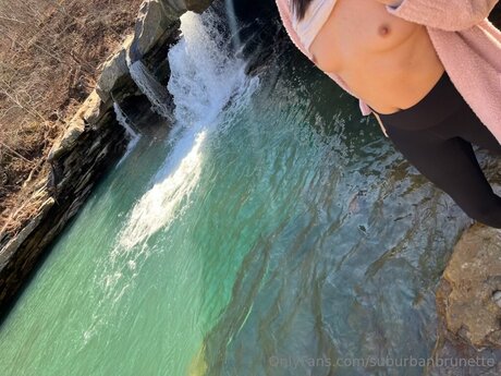 Suburbanbrunette sexy star pictures