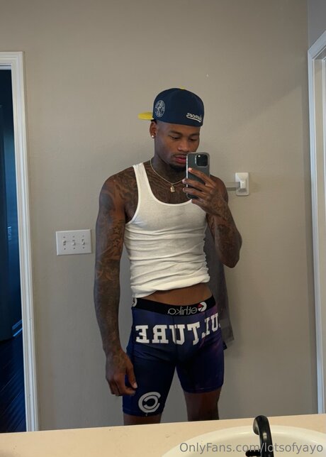 Lotsofyayo model sexy archive