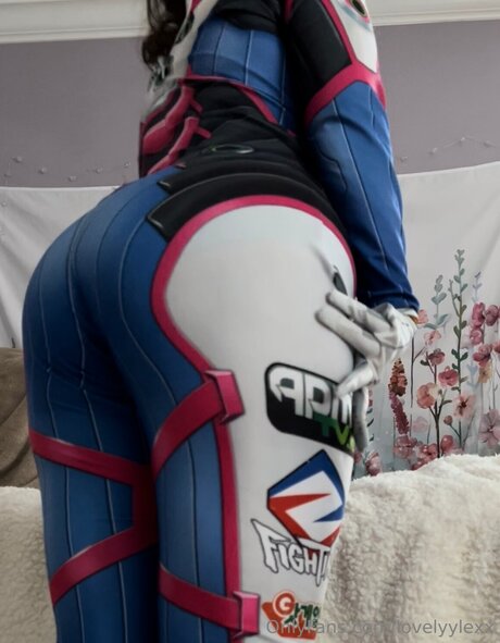 Lovelyylexx hot model gallery