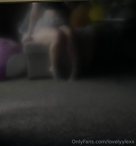 Lovelyylexx model hd pics