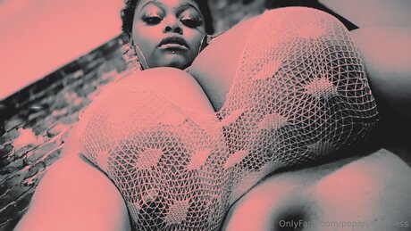 Popmybubbless model hd images