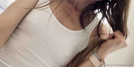 Missbrooke5 porn model img