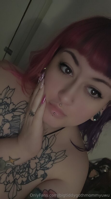 Bigtiddygothmommyuwu free actress pictures