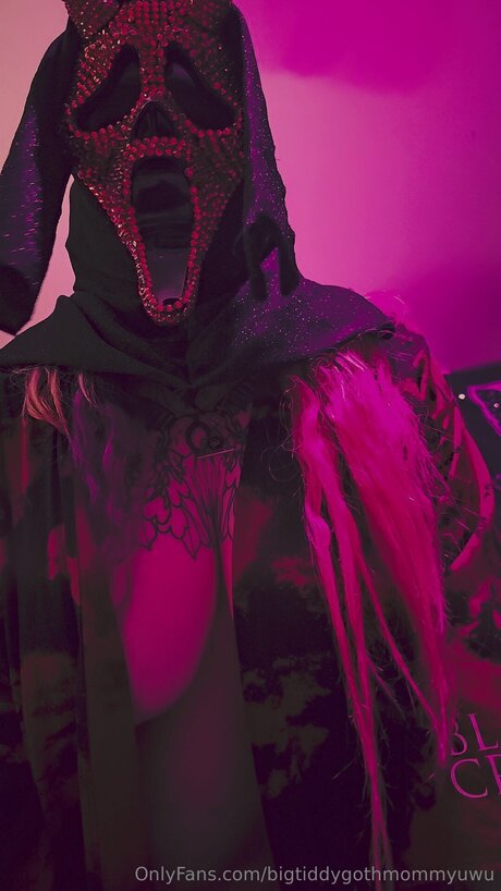 Bigtiddygothmommyuwu sex pornstar galleries