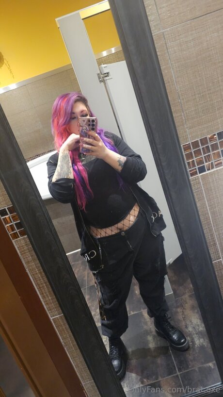 Bigtiddygothmommyuwu model adult pic