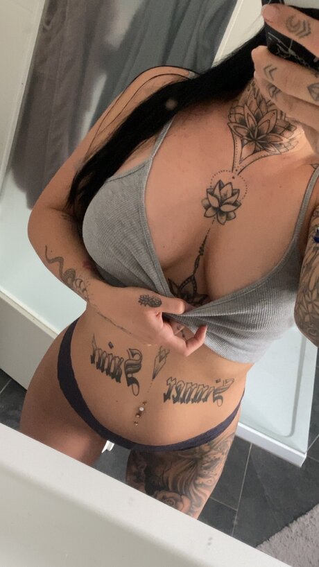 Justineblack star pretty pics