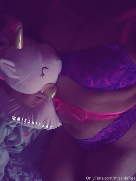 Missniafree model free image