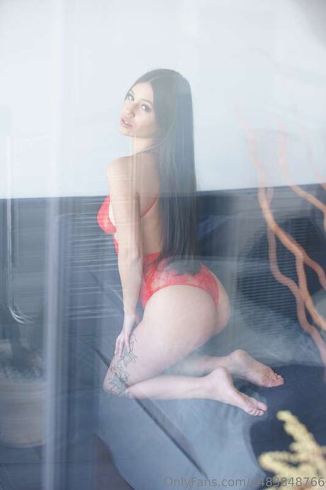 Cute Leslie hot star photos