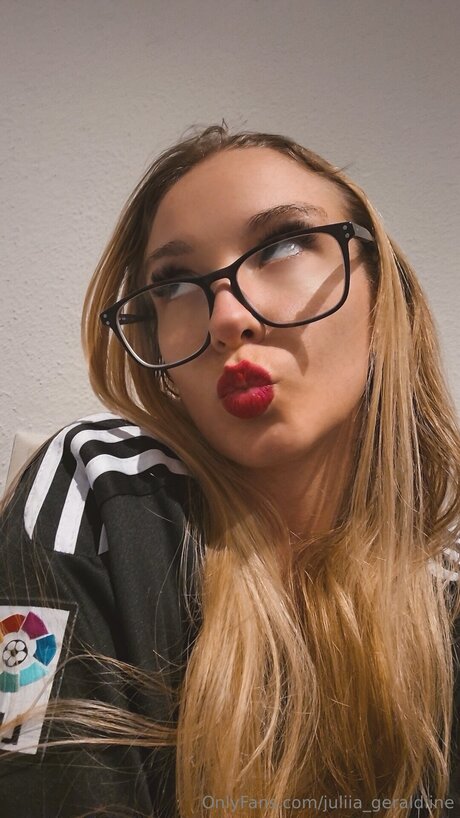 Juliia Geraldiine hot pornstar photo