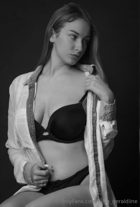 Juliia Geraldiine hot model pictures