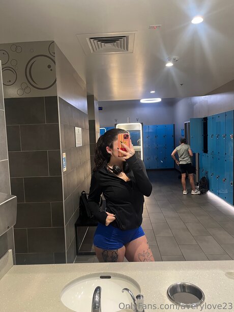 Averylove23 model naked photo