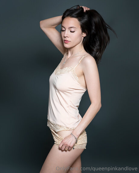 Queenpinkandlove porn actress photo