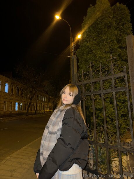 Lola Lil porn model photos