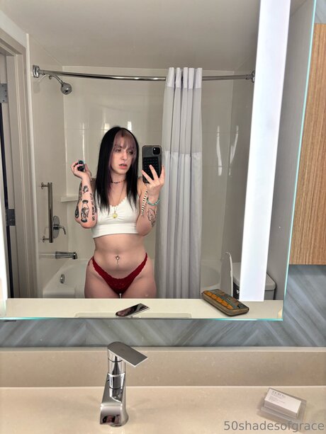 50shadesofgracexxxx8 naked model picture