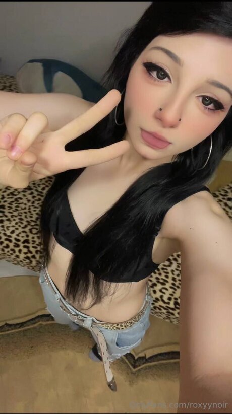 Roxyynoirrr star porn img