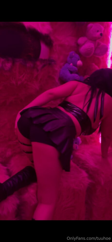 Tuuhoe hot model photos