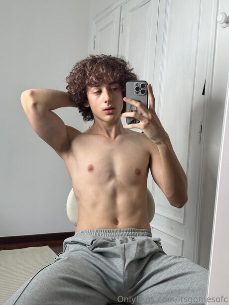 Itsgomesofc pornstar naked picture