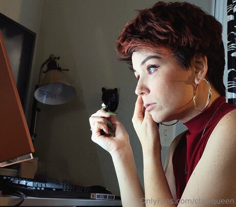 Clawqueen model hot image