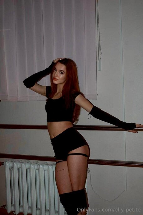 Elly Petite model pornographic picture