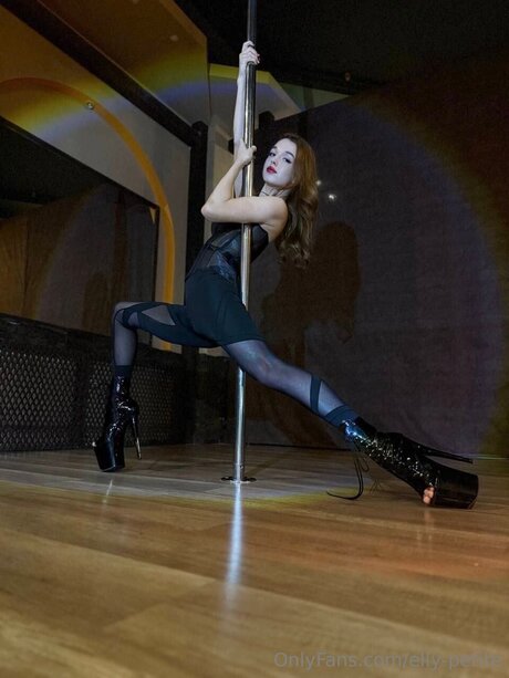 Elly Petite naked star photos