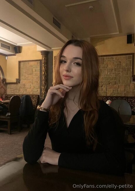 Elly Petite Profile Pic