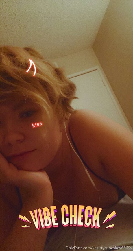Xsluttycupcakex6669x naked star pics