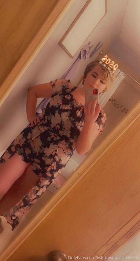 Xsluttycupcakex6669x art star photos