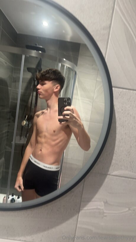 Lewisboothyvip model best images