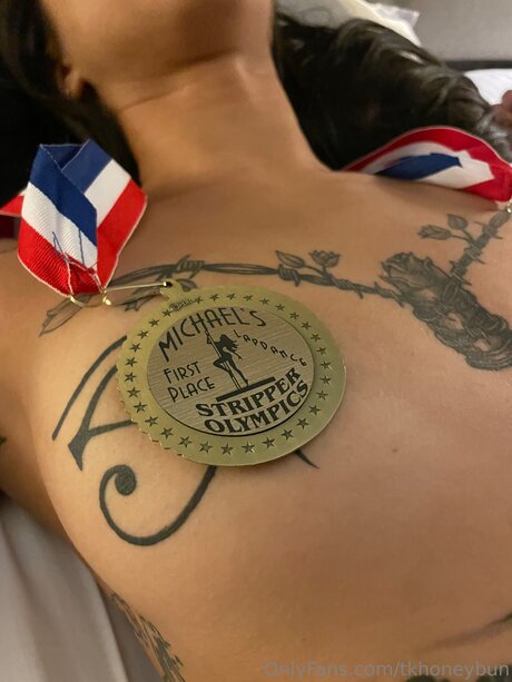 Tkhoneybun art actress pic