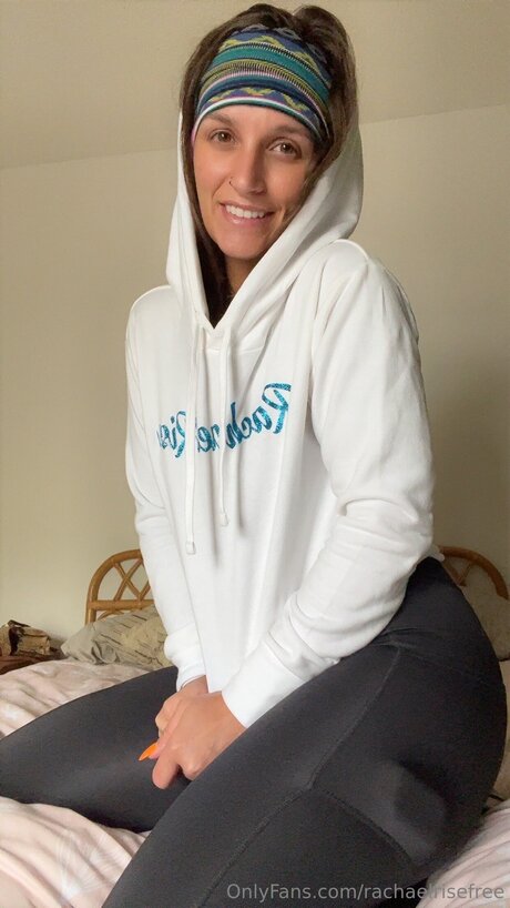 Rachaelrisefree model top img