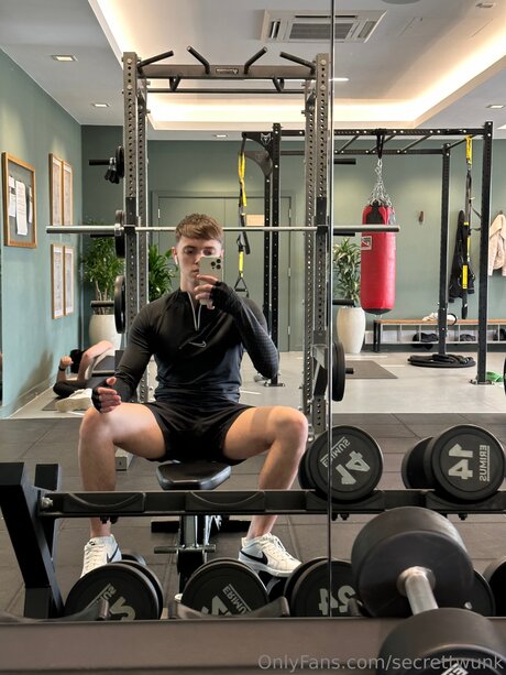 Secrettwunk erotic model image