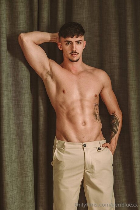 Yeribluexx model art photo