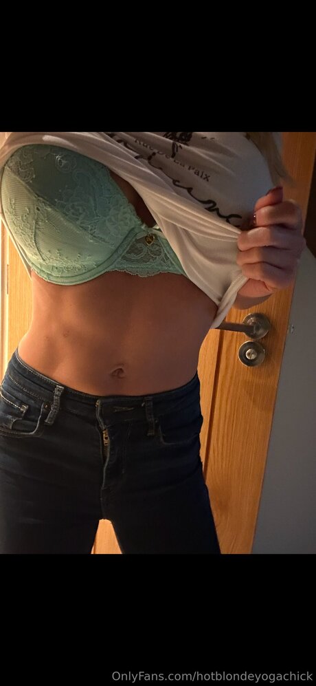 Hotblondeyogachick model pics