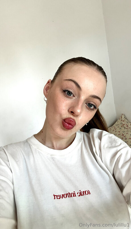 Sophiebloomsfree model high quality pictures