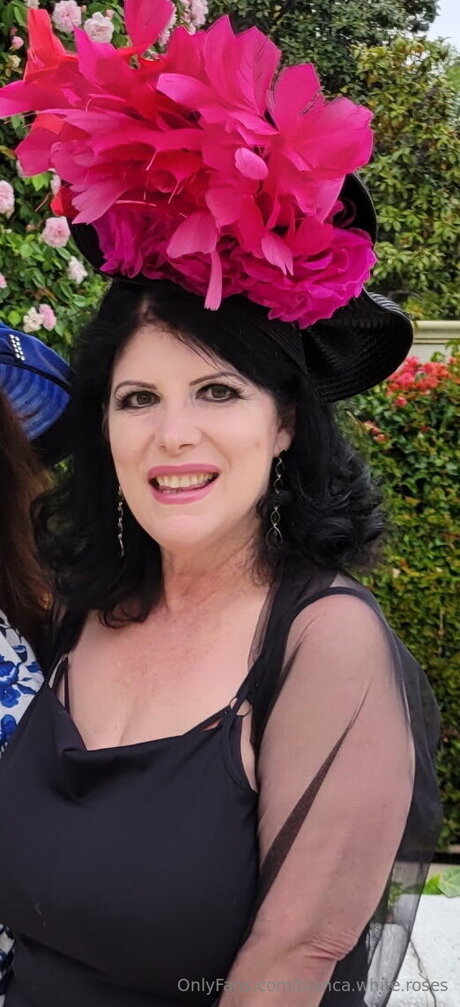 Bianca White Roses star erotic pics