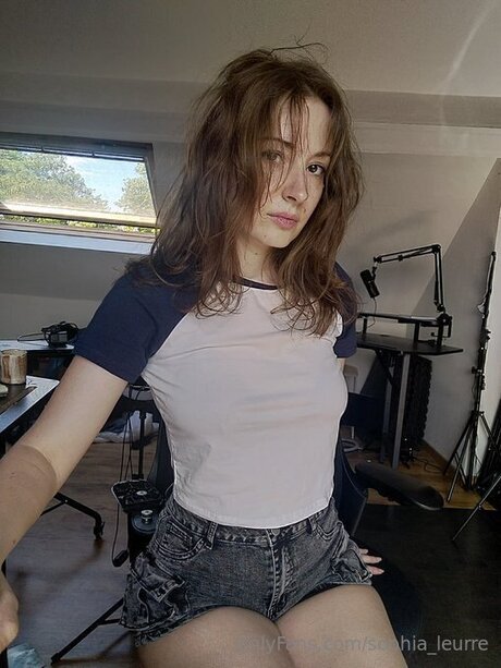 Sophia Leurre star nudes pics