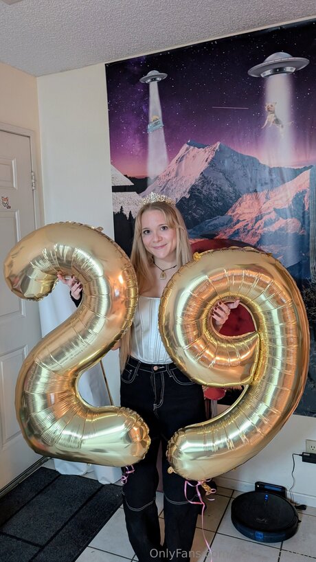 Carrs Content sexy actress picture