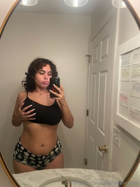 Thefreakiestval sexy star image