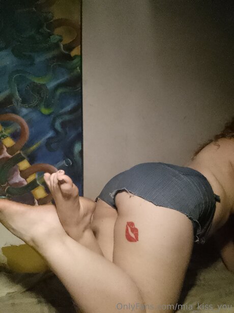 Mia Kiss You model best pic