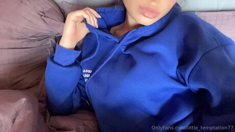 Little Temptation77 pretty pornstar image