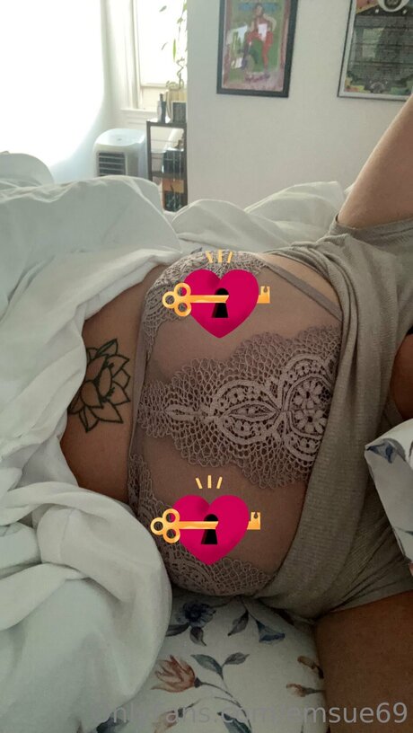 Emsue69 pornstar naked image