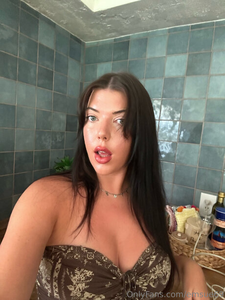 Emsue69 sexy actress archive