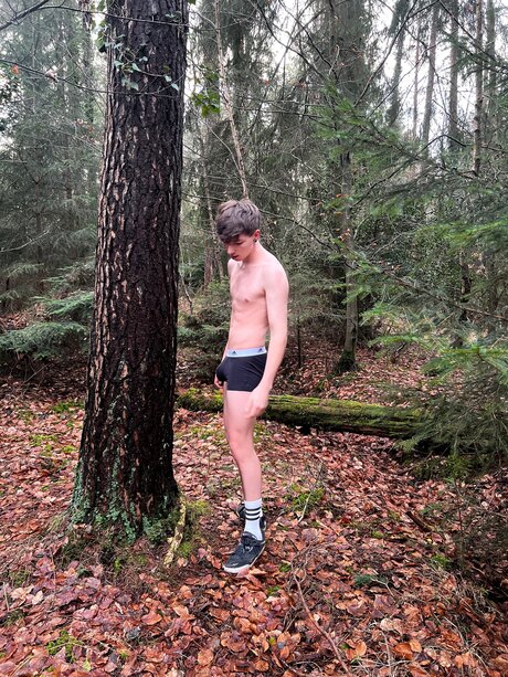 Thebeeb0i nude model photos