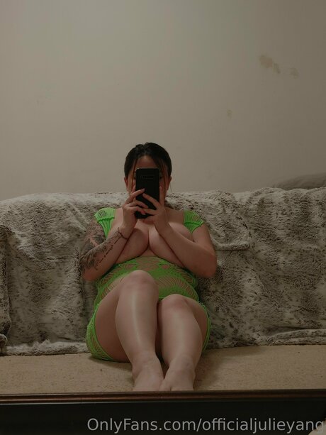 Officialjulieyang xxx pornstar picture