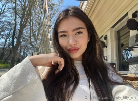 Lovely Lilly Me star porn photos