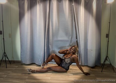 Almaahotxxx pretty star img