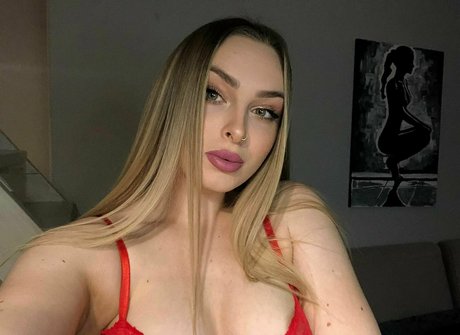 Elsa Jay pornstar free photos