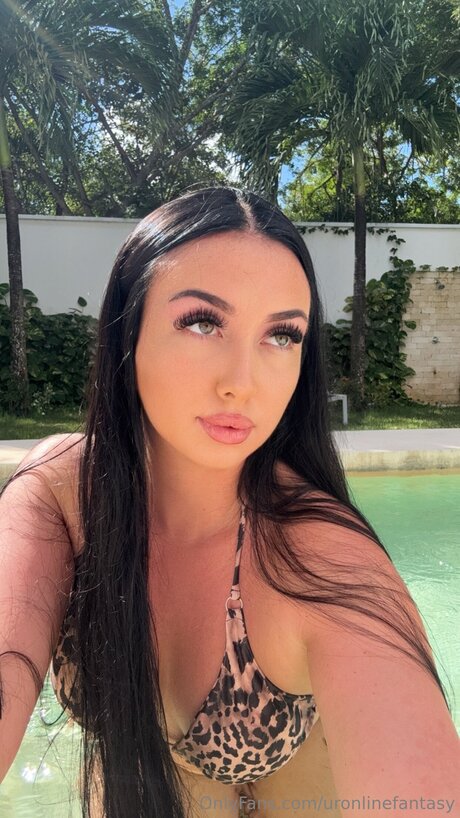 uronlinefantasy sexy model img