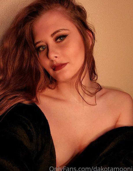 dakotamoonj star sexy photos