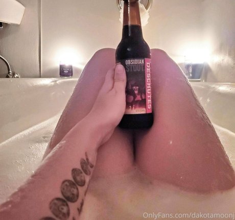 dakotamoonj high quality model image